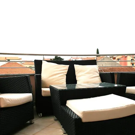 Frager Apartment *